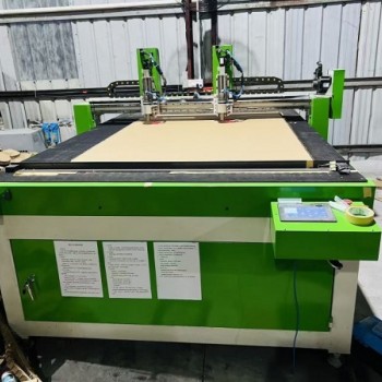 新型CAD數(shù)控圖形切割機(jī)，全自動蜂窩紙板立切機(jī)